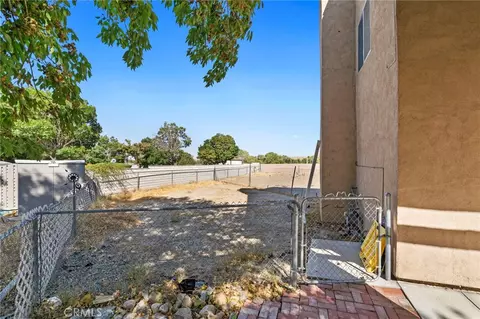 Exterior - 15080 Birdie Ln, Helendale, CA 92342 photo 2 of 8