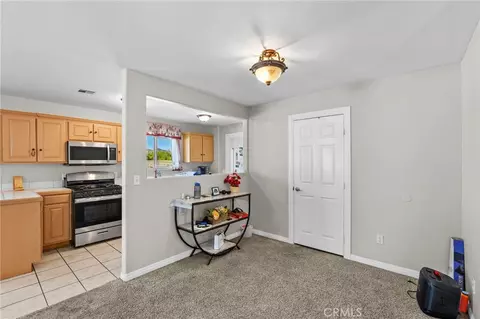 Entry Way - 15080 Birdie Ln, Helendale, CA 92342 photo 2 of 6
