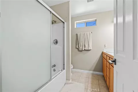 Bath - 15080 Birdie Ln, Helendale, CA 92342 photo 4 of 5