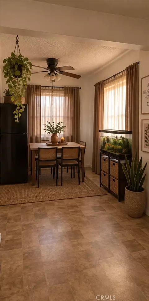 Dining - 944 Elizabeth, Barstow, CA 92311 photo 1 of 1