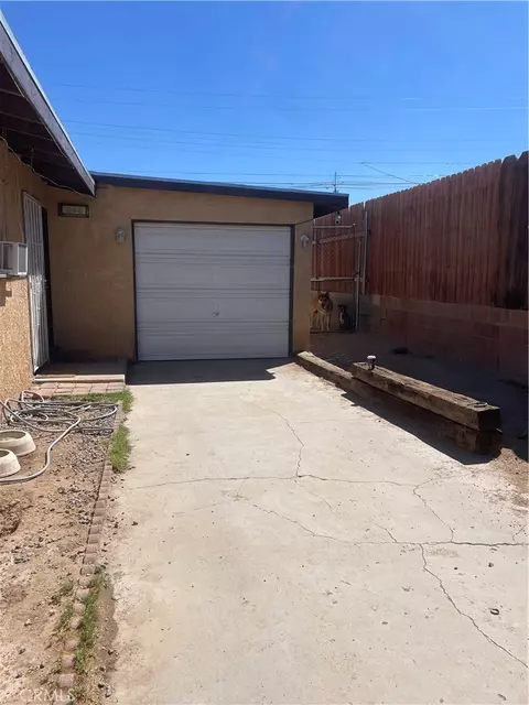 Exterior - 944 Elizabeth, Barstow, CA 92311 photo 2 of 3