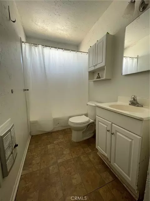 Bath - 944 Elizabeth, Barstow, CA 92311 photo 1 of 1