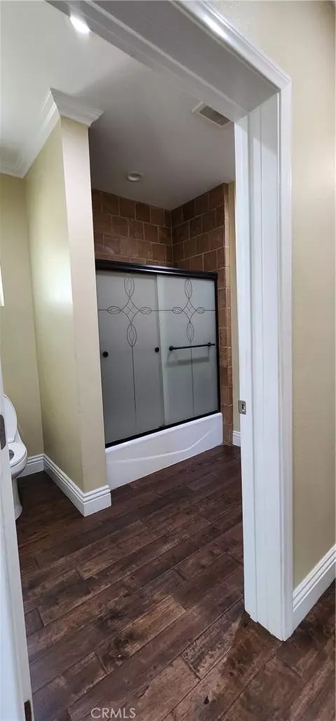 Bath - 3112 1st, Riverside, CA 92507 photo 2 of 3
