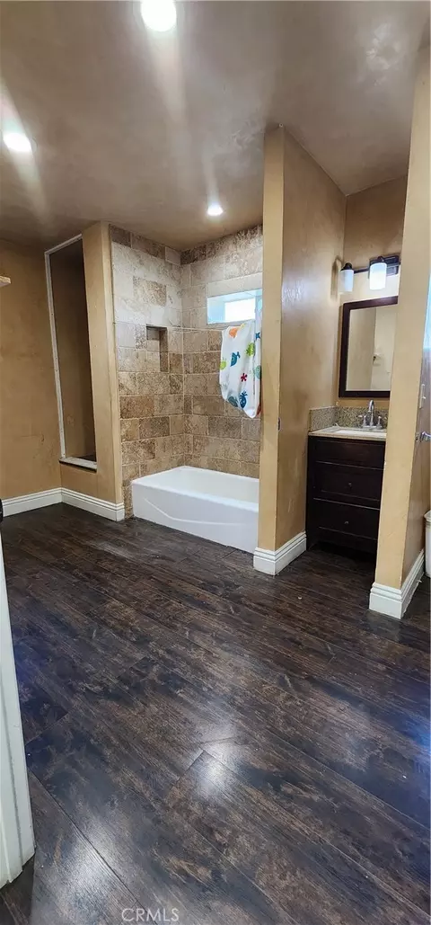 Bath - 3112 1st, Riverside, CA 92507 photo 1 of 3