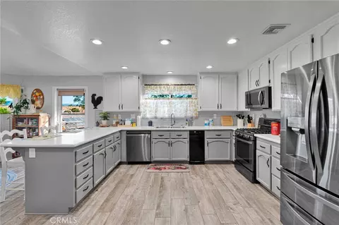 Kitchen - 17340 Buckthorn, Hesperia, CA 92345 photo 2 of 4