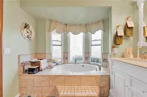 Bath - 17340 Buckthorn, Hesperia, CA 92345 photo 4 of 5
