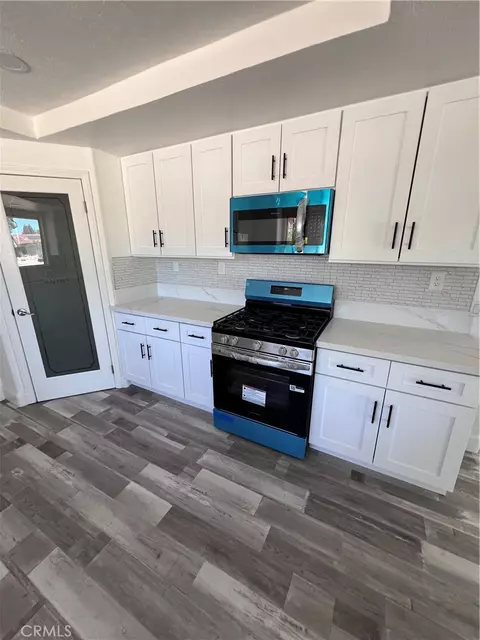 Kitchen - 11490 4th, Hesperia, CA 92345 photo 3 of 6
