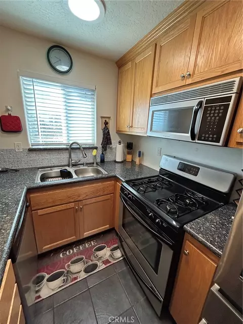 Kitchen - 15455 Halinor, Hesperia, CA 92345 photo 6 of 6