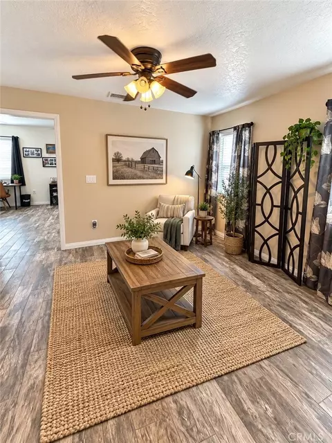 Living - 15455 Halinor, Hesperia, CA 92345 photo 2 of 4