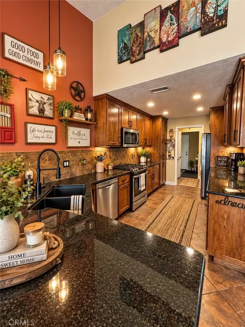 Kitchen - 15455 Halinor, Hesperia, CA 92345 photo 1 of 6
