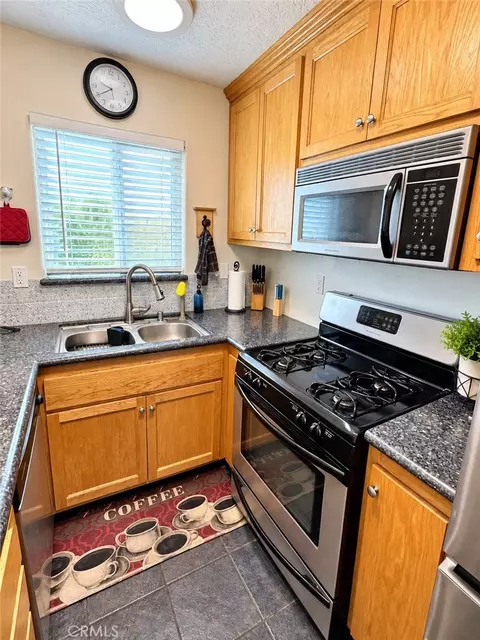 Kitchen - 15455 Halinor, Hesperia, CA 92345 photo 5 of 6