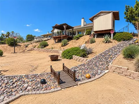 Exterior - 15455 Halinor, Hesperia, CA 92345 photo 5 of 7