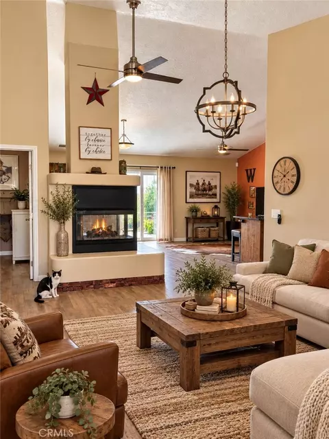 Living - 15455 Halinor, Hesperia, CA 92345 photo 1 of 4