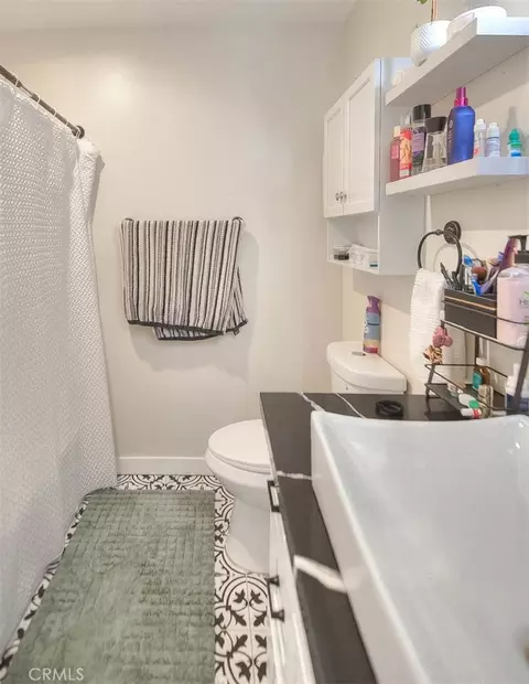 Bath - 2803 Ladera Rd, San Bernardino, CA 92405 photo 4 of 5