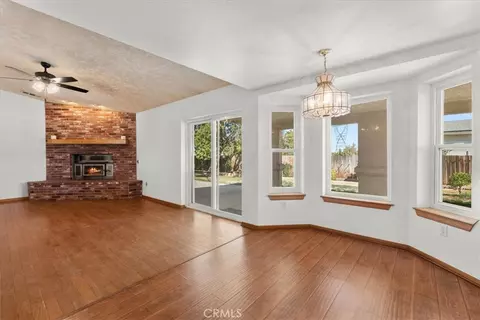 Living - 10944 Chelsea, Oak Hills, CA 92344 photo 3 of 7