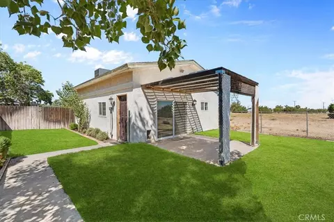 Exterior - 10944 Chelsea, Oak Hills, CA 92344 photo 9 of 10