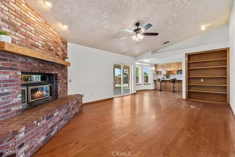 Living - 10944 Chelsea, Oak Hills, CA 92344 photo 4 of 7