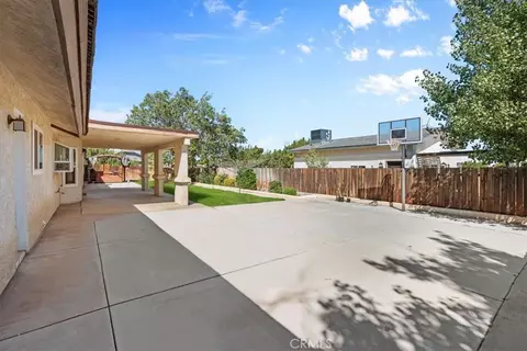 Exterior - 10944 Chelsea, Oak Hills, CA 92344 photo 6 of 10