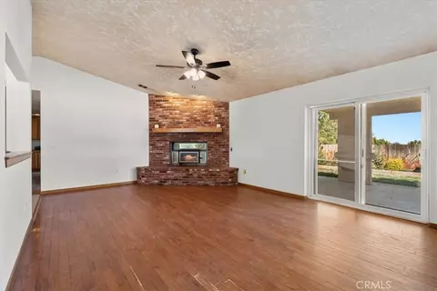 Living - 10944 Chelsea, Oak Hills, CA 92344 photo 2 of 7