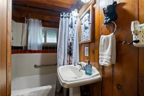Bath - 53985 Pine Crst, Idyllwild, CA 92549 photo 1 of 2