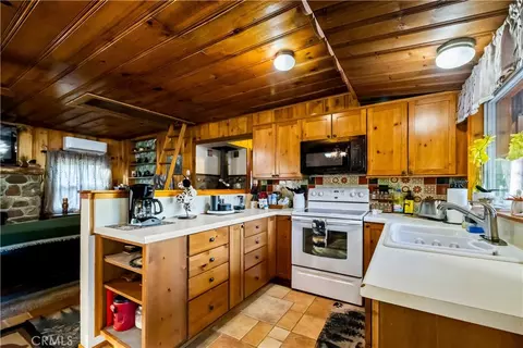 Kitchen - 53985 Pine Crst, Idyllwild, CA 92549 photo 1 of 1