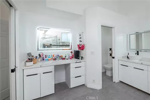 Bath - 7652 Coolgrove, Downey, CA 90240 photo 9 of 11
