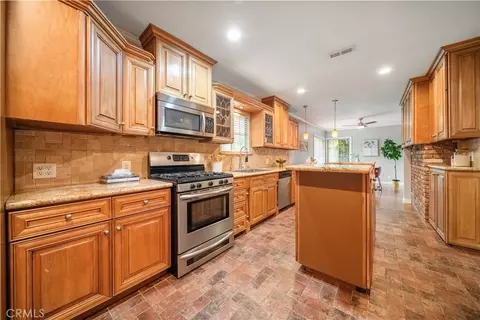Kitchen - 1151 E Comstock Ave, Glendora, CA 91741 photo 3 of 7