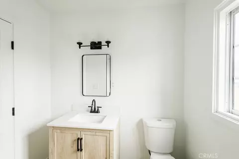 Bath - 8930 Boxwood Ave, Fontana, CA 92335 photo 6 of 8