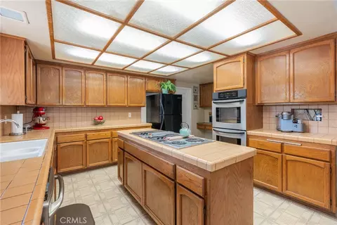 Kitchen - 320 Browning St, Upland, CA 91784 photo 4 of 5