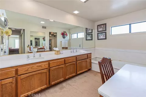 Bath - 320 Browning St, Upland, CA 91784 photo 4 of 6
