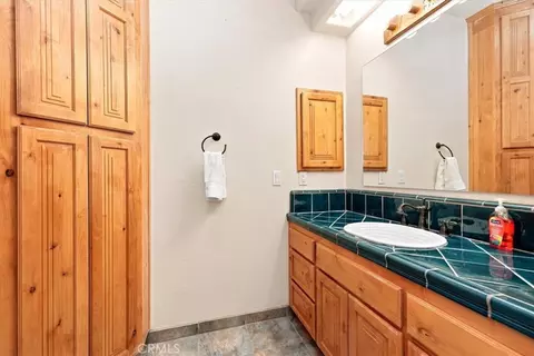 Bath - 7414 3rd, Hesperia, CA 92345 photo 4 of 5