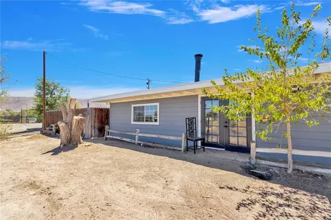 Exterior - 10274 Merino Ave, Apple Valley, CA 92308 photo 4 of 13