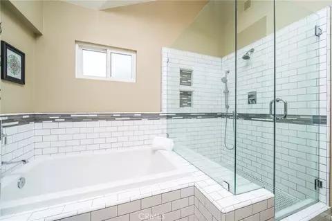 Bath - 16401 Orangewind Ln, Riverside, CA 92503 photo 6 of 6