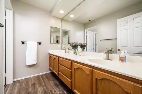 Bath - 16401 Orangewind Ln, Riverside, CA 92503 photo 2 of 6