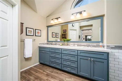 Bath - 16401 Orangewind Ln, Riverside, CA 92503 photo 4 of 6