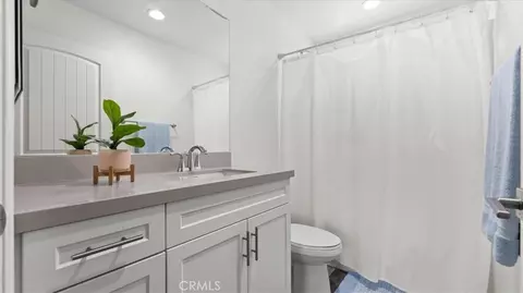 Bath - 1201 Garnet Ct, Colton, CA 92324 photo 3 of 3