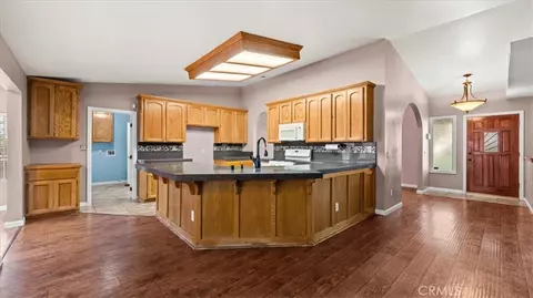Entry Way - 16165 Chiwi, Apple Valley, CA 92307 photo 2 of 2