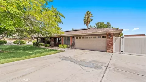 Exterior - 16165 Chiwi, Apple Valley, CA 92307 photo 2 of 6