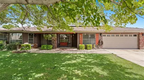 Exterior - 16165 Chiwi, Apple Valley, CA 92307 photo 3 of 6