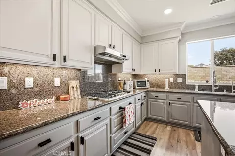 Kitchen - 1619 Bison St, Upland, CA 91784 photo 3 of 4