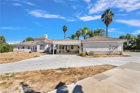 Exterior - 2540 Monroe St, Riverside, CA 92504 photo 3 of 10