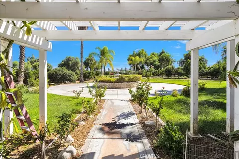 Exterior - 2540 Monroe St, Riverside, CA 92504 photo 1 of 10