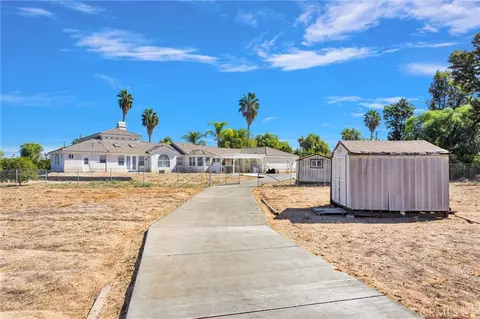 Exterior - 2540 Monroe St, Riverside, CA 92504 photo 4 of 10