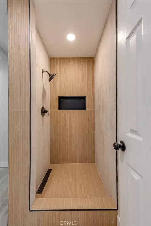 Bath - 1459 Ross St, Wrightwood, CA 92397 photo 2 of 3