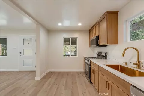 Entry Way - 1459 Ross St, Wrightwood, CA 92397 photo 1 of 2