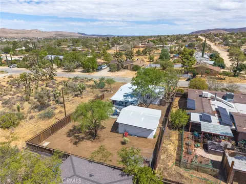 View/Area - 7888 Fox Trl, Yucca Valley, CA 92284 photo 2 of 4