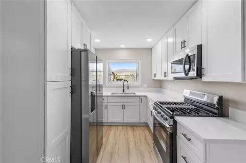 Kitchen - 7888 Fox Trl, Yucca Valley, CA 92284 photo 1 of 3