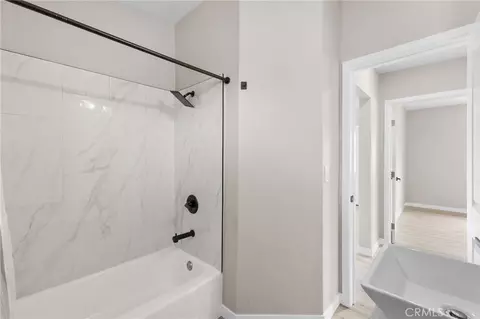 Bath - 7888 Fox Trl, Yucca Valley, CA 92284 photo 3 of 4