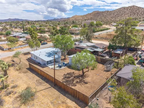 View/Area - 7888 Fox Trl, Yucca Valley, CA 92284 photo 1 of 4