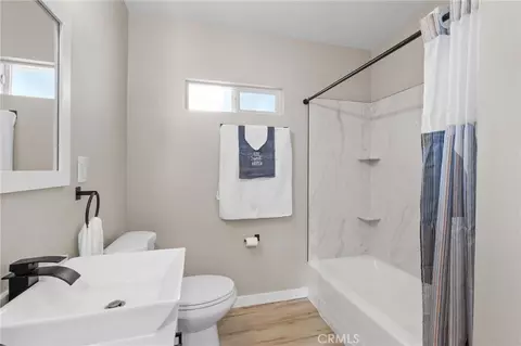 Bath - 7888 Fox Trl, Yucca Valley, CA 92284 photo 2 of 4